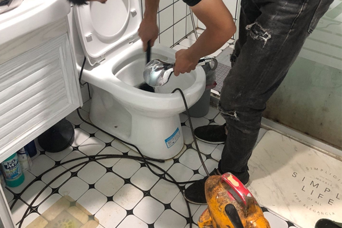 铁力疏通下水道