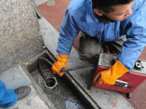 铁力疏通下水道