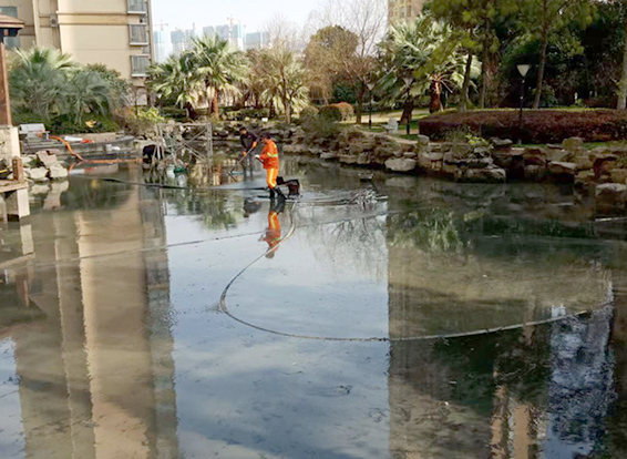 铁力景观池淤泥清理